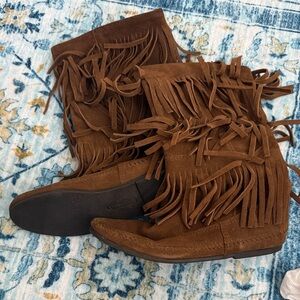 Minnetonka Tan Fringe Moccasin Boots